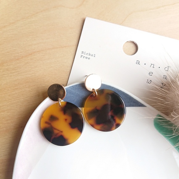 Unique Design//Double Circles Acrylic Earrings - Picture 2 of 3